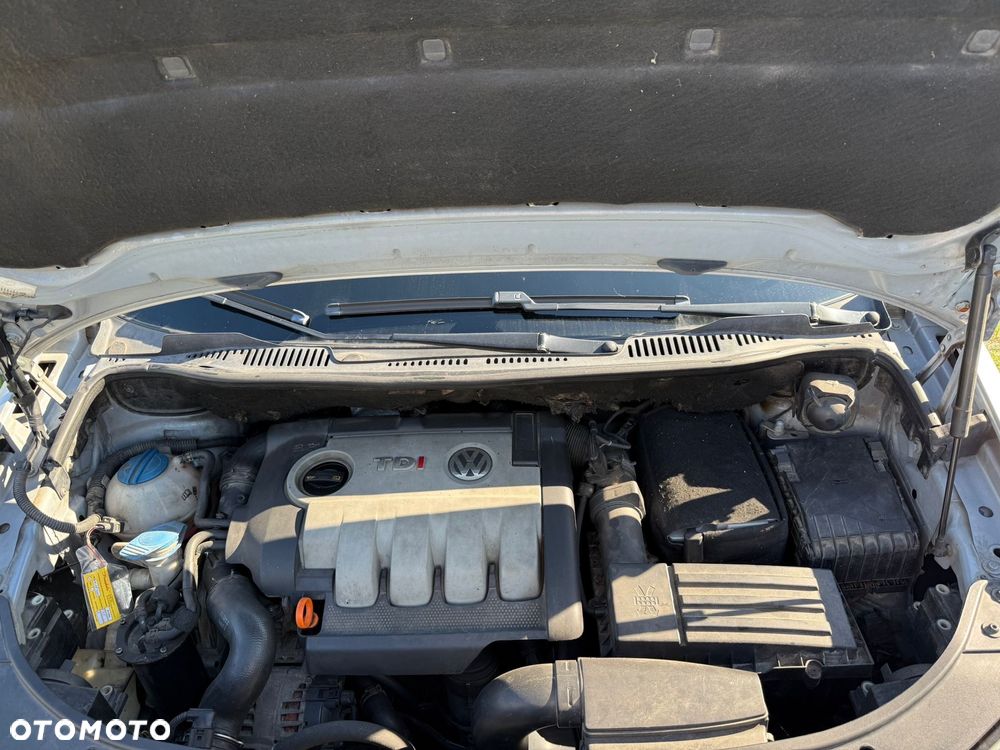 Volkswagen Touran 1.9 TDI DPF BlueMot Conceptline - 17