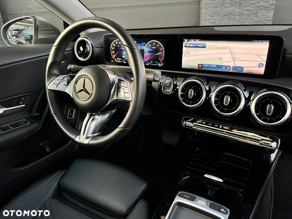 Mercedes-Benz CLA 200 Progressive 7G-DCT - 21