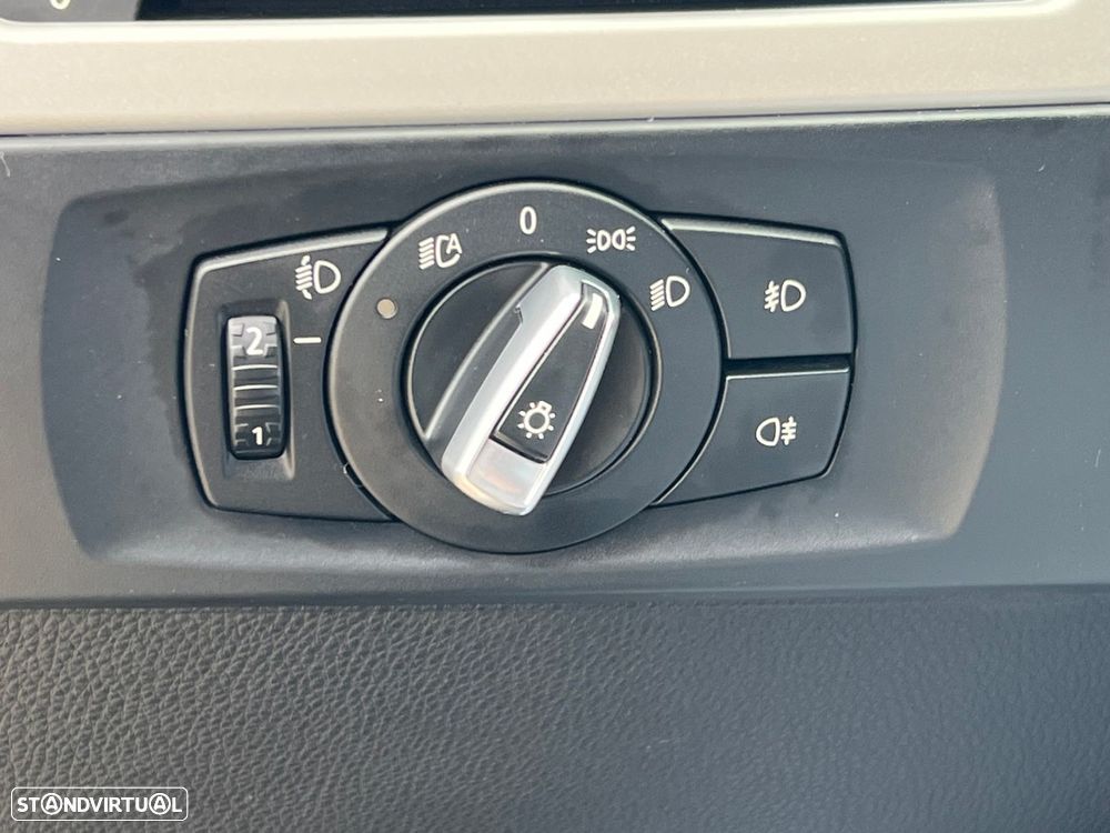 BMW 320 d EfficientDynamics Line Sport - 18