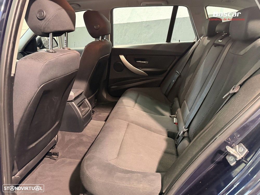 BMW 318 d Line Luxury - 13