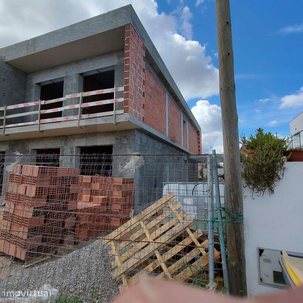 MORADIA GEMINADA T4 COM PISCINA - Grande imagem: 5/22