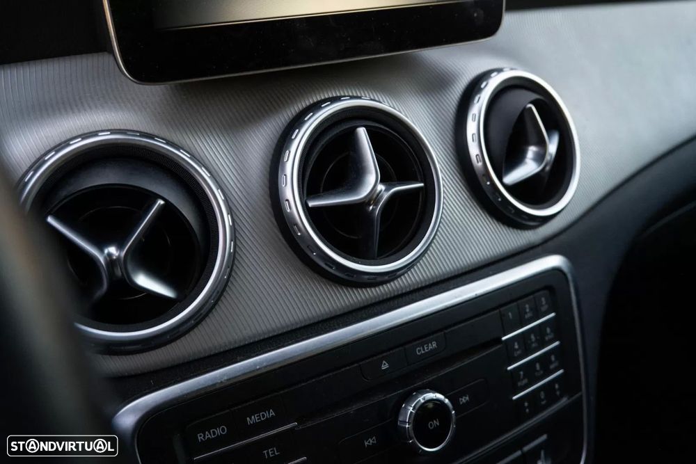 Mercedes-Benz GLA 200 - 21