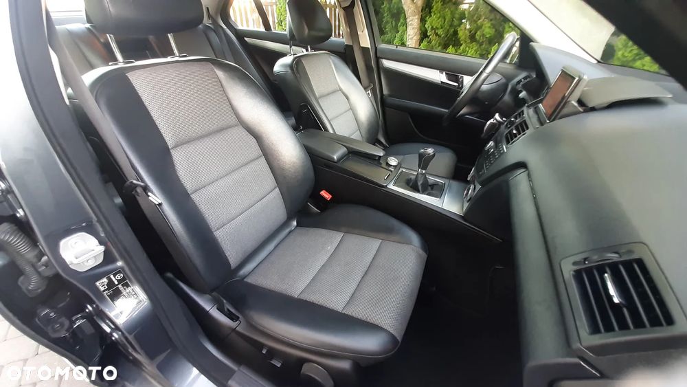 Mercedes-Benz Klasa C 180 Kompressor BlueEFFICIENCY Avantgarde - 30