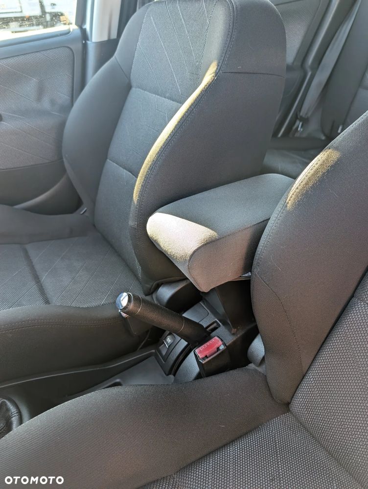 Peugeot 207 - 13
