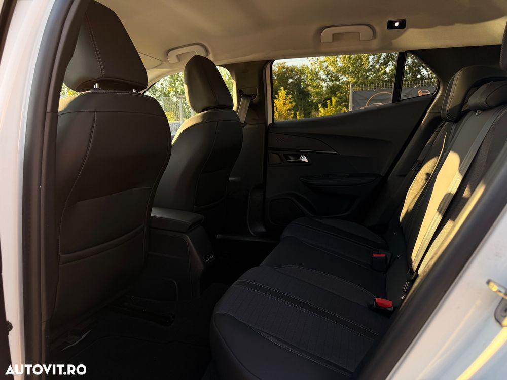 Peugeot 2008 1.2 L PureTech STT EAT8 Allure - 11