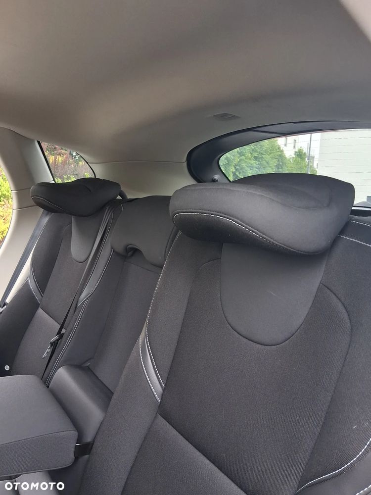 Volvo V40 - 24