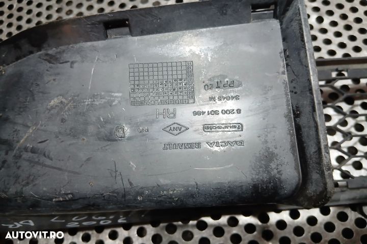 Grila bara fata dreapta 8200301496 8200301496 Dacia Logan 1 [facelift - 4
