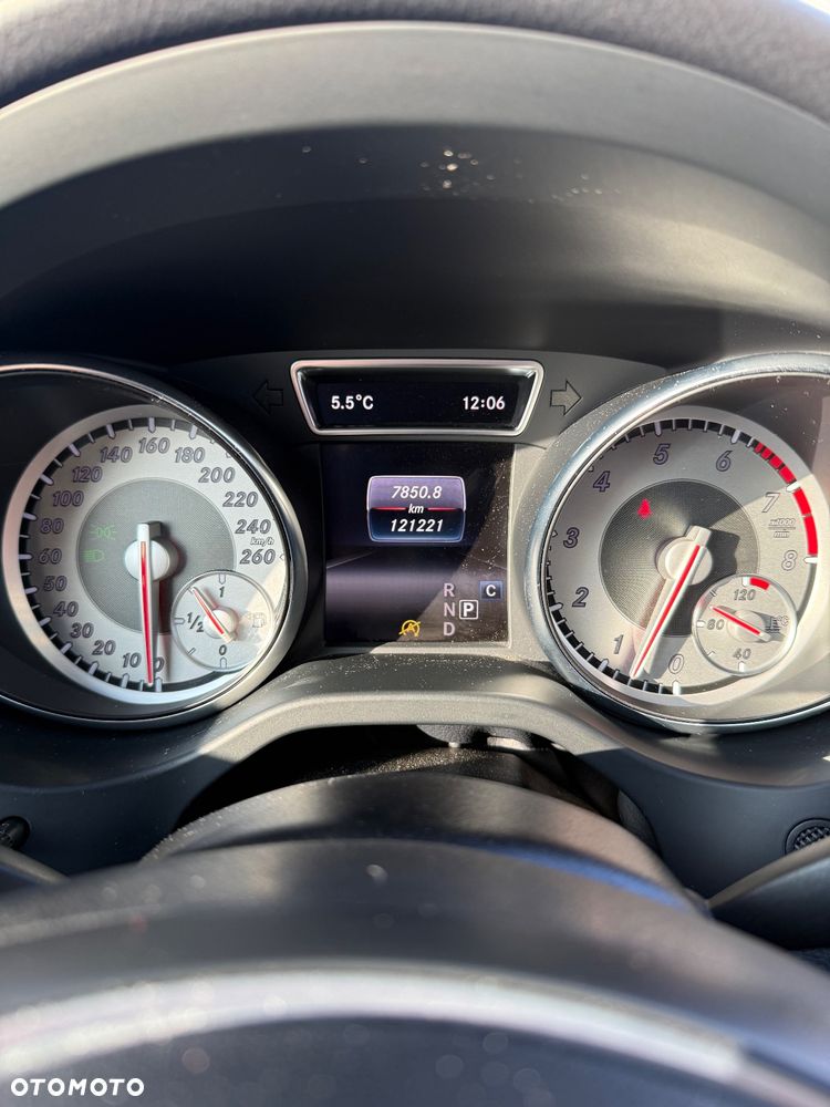 Mercedes-Benz GLA 200 7G-DCT Urban - 19