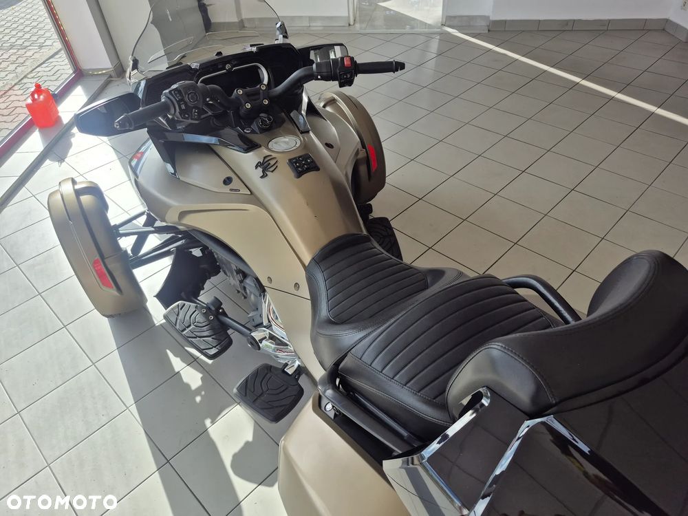 Can-Am Spyder - 19