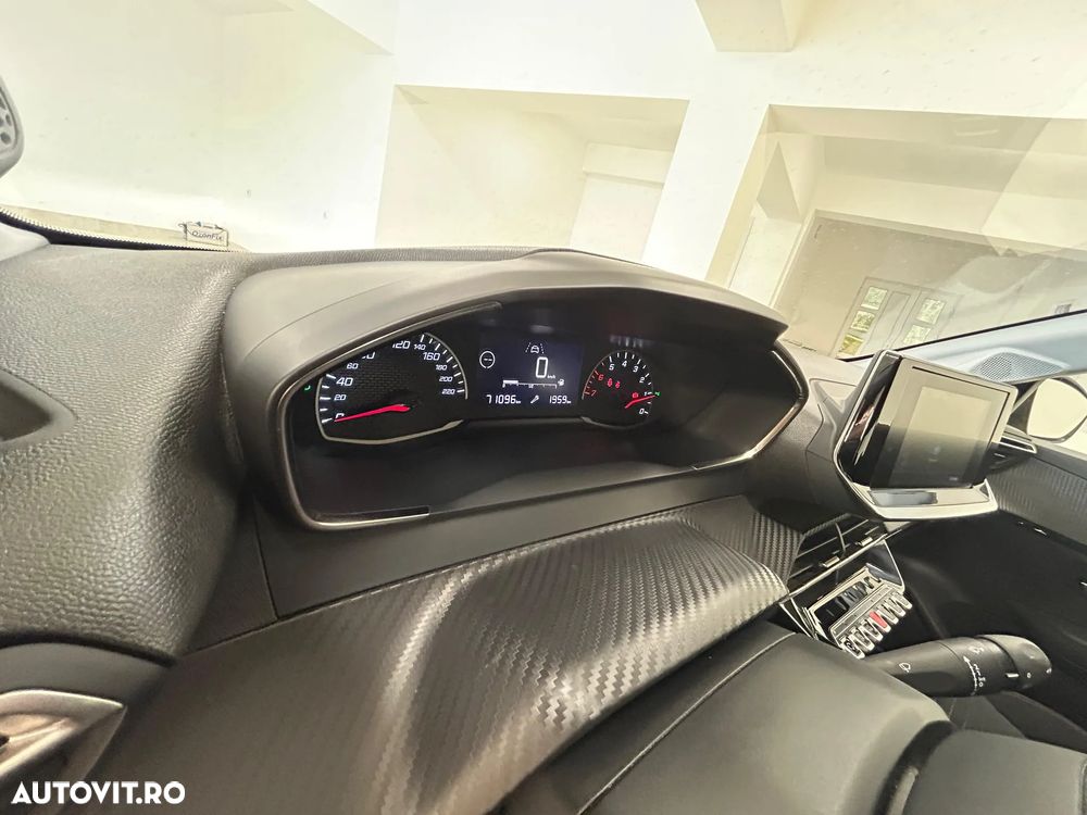 Peugeot 208 1.2 L PureTech STT Active - 16