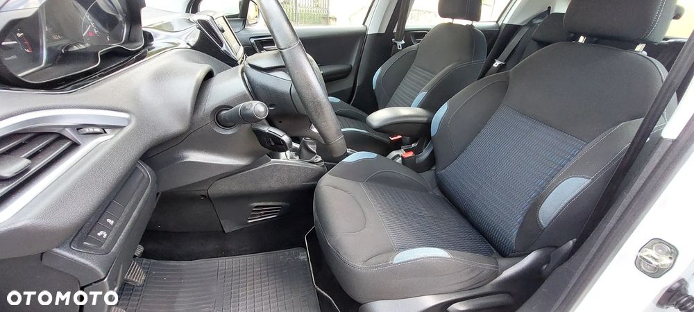 Peugeot 208 - 31