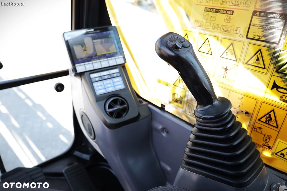 Komatsu PC210LC-11 - 24
