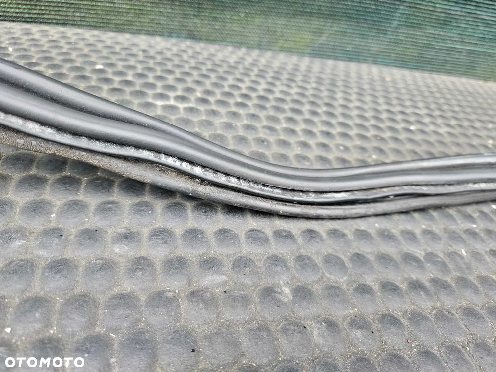 Uszczelka Guma Pokrywy Klapy Bagaznika VW Golf IV 4 Hatchback 3 5 Drzwi - 11