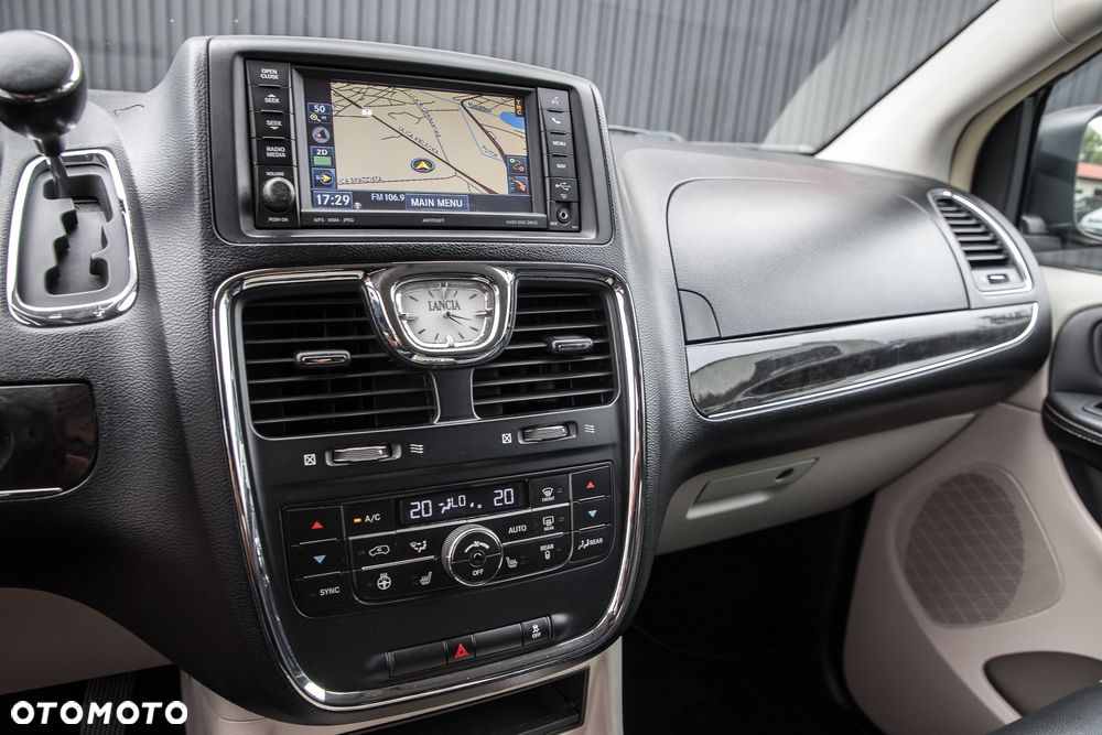 Lancia Voyager - 25