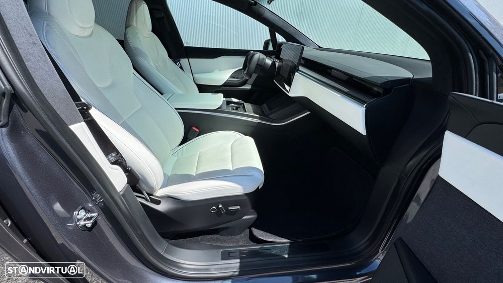 Tesla Model X Plaid AWD - 32