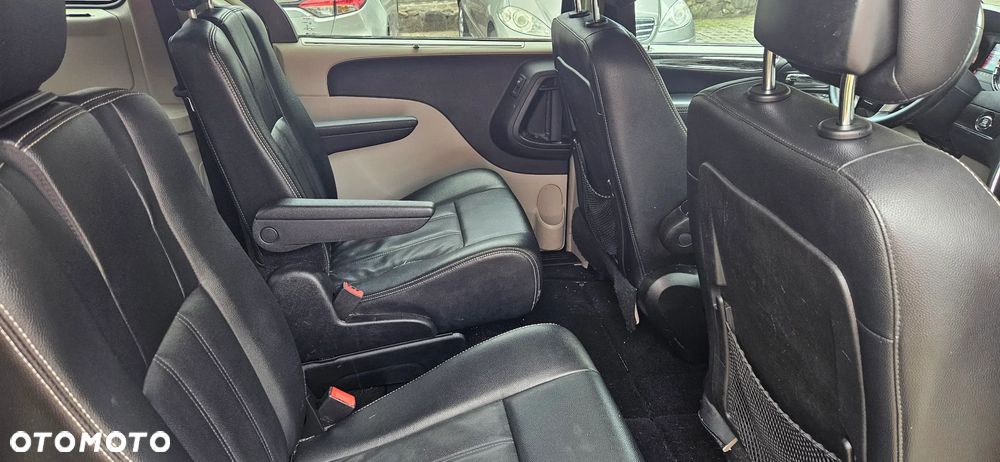 Chrysler Town & Country 3.6 Touring - 16