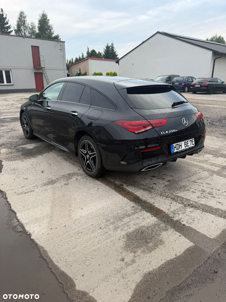 Mercedes-Benz CLA 250 e 8G-DCT AMG Line - 4