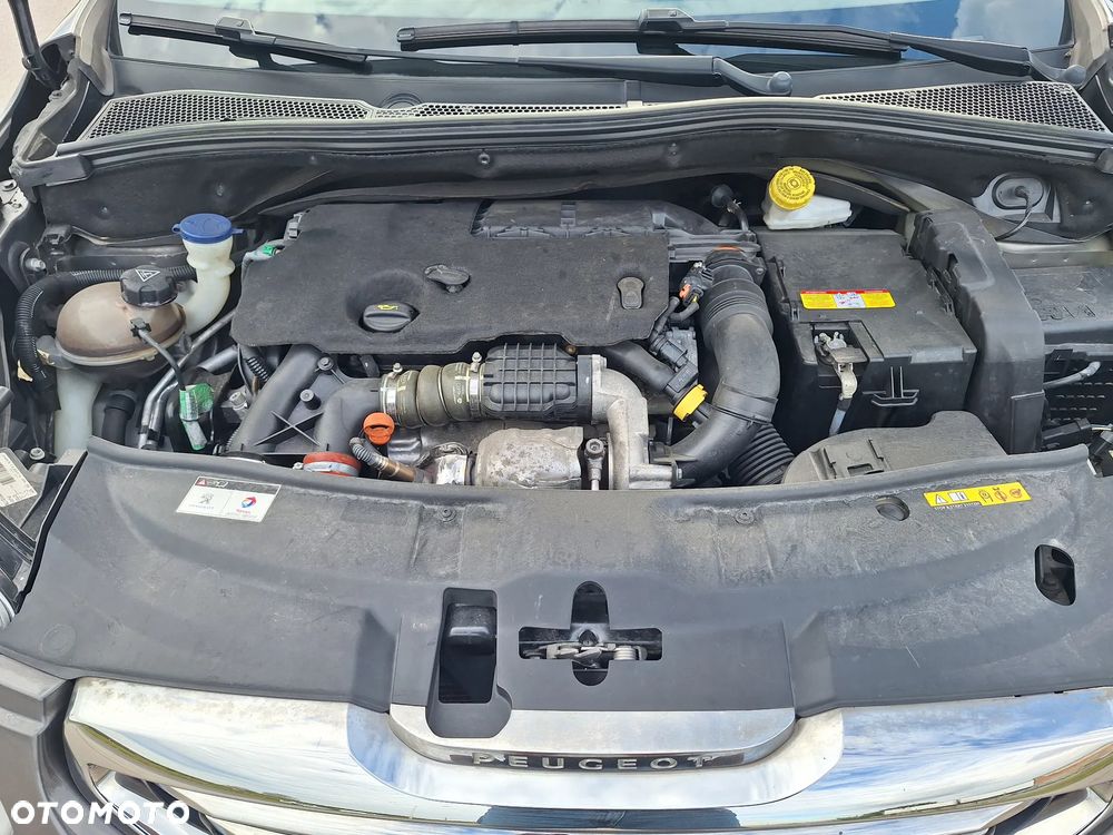 Peugeot 2008 1.6 e-HDi Allure S&S - 11