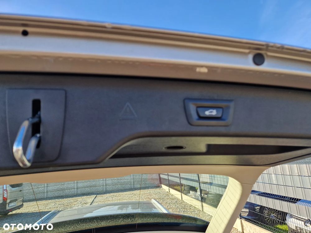 BMW Seria 5 520d xDrive Touring Luxury Line - 11