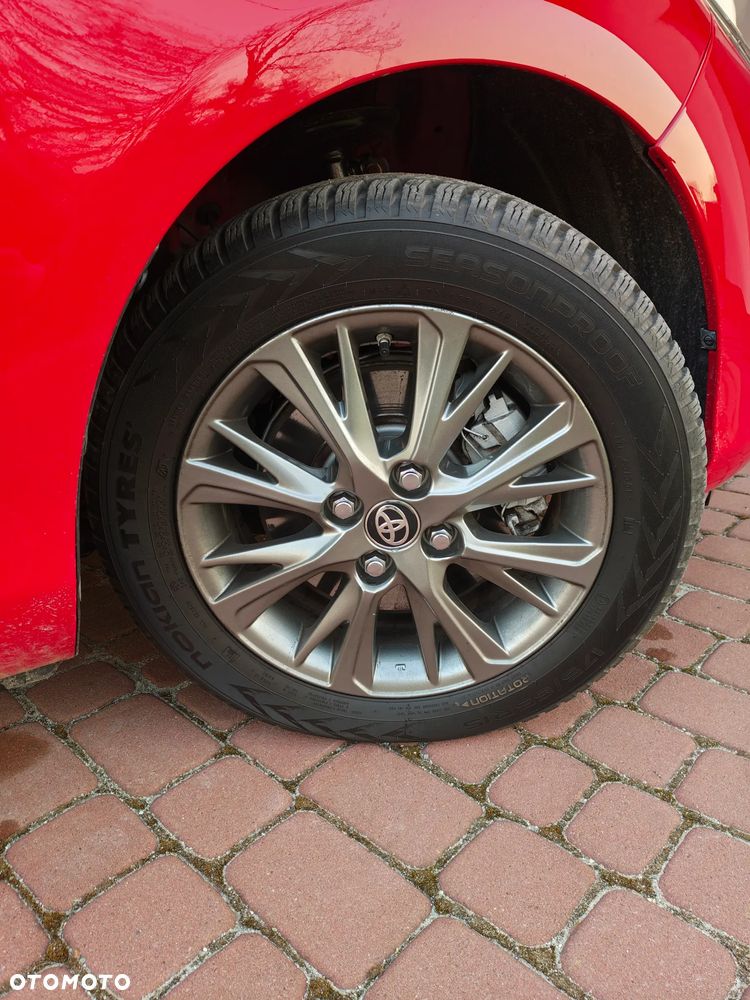 Toyota Yaris Hybrid 100 Premium - 23