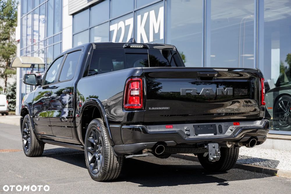 RAM 1500 Laramie Night Premium - 18