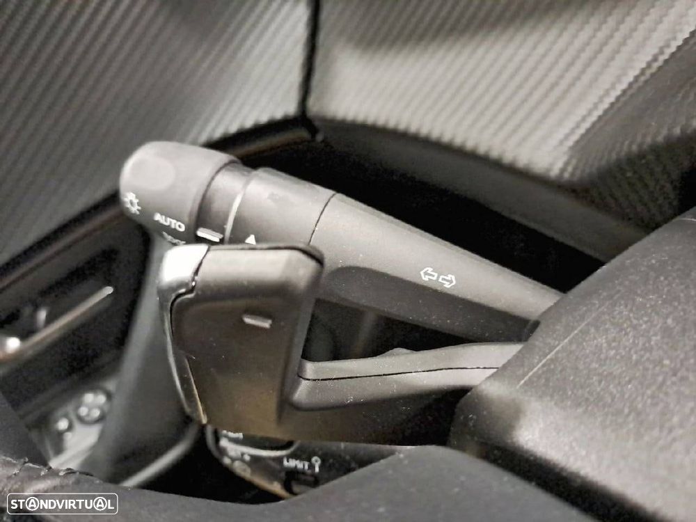 Peugeot 2008 1.2 Hybrid Allure e-DCS6 - 14