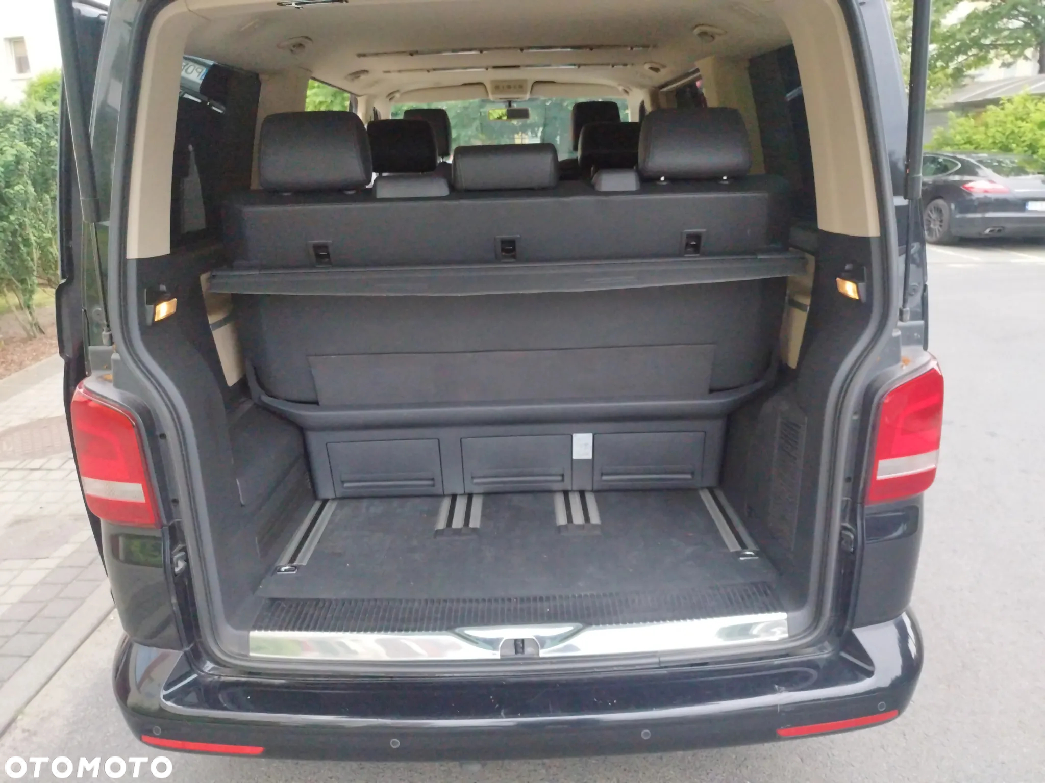 Volkswagen Multivan - 16