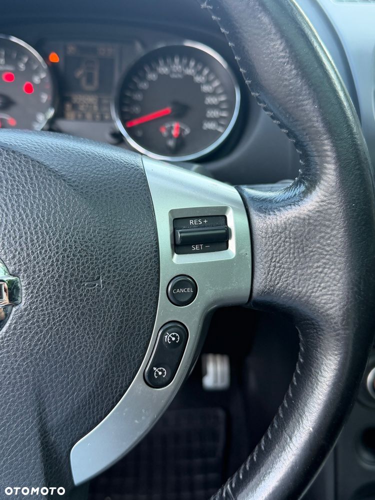 Nissan Qashqai - 25
