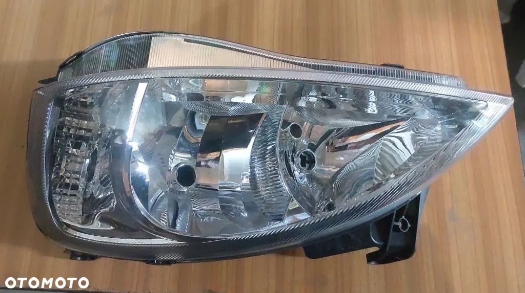 Reflektor lewy pasuje do Opel Corsa C 2000r - 1