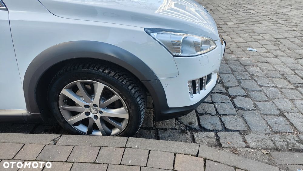 Peugeot 508 RXH Hybrid4 - 12