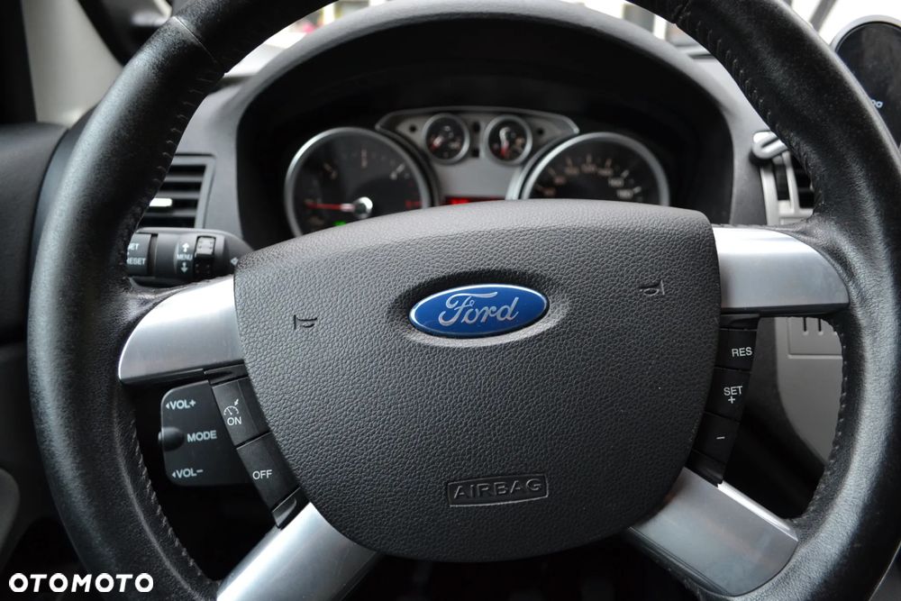 Ford Kuga - 33