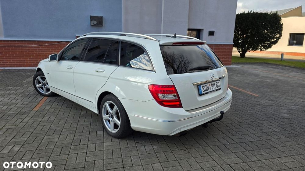 Mercedes-Benz Klasa C 180 CGI BlueEFFICIENCY Avantgarde - 2