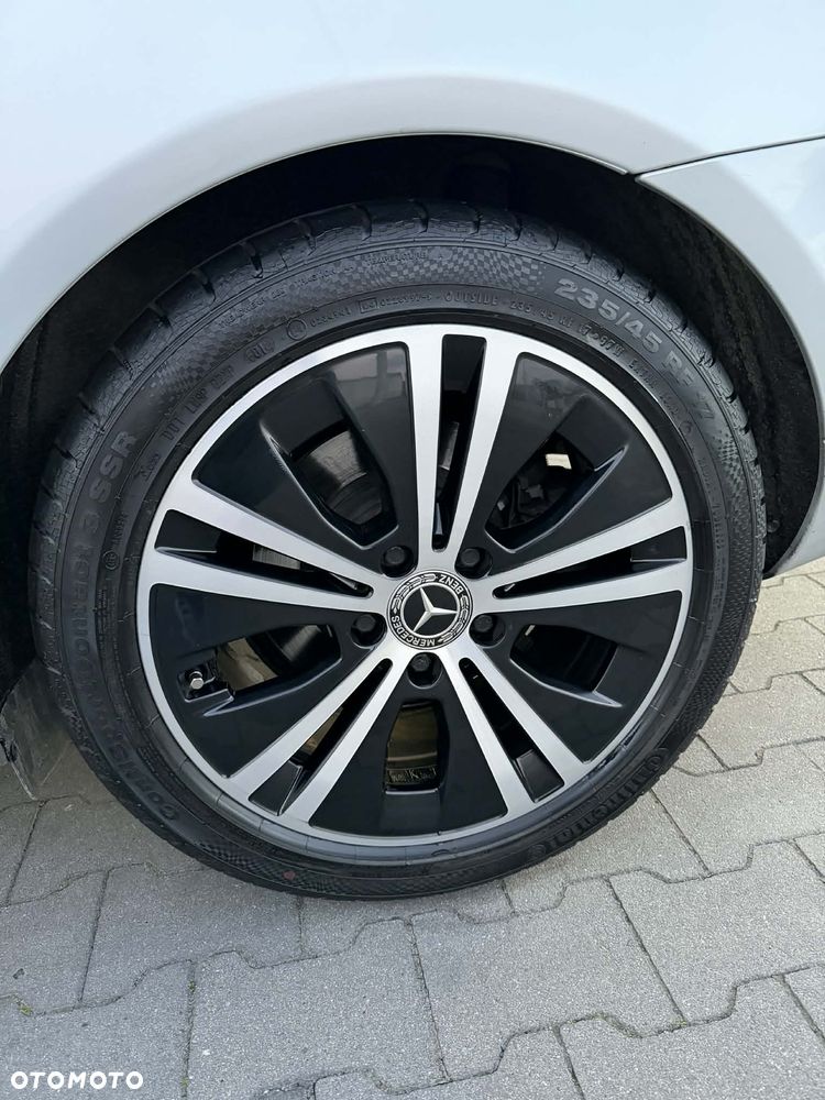 Mercedes-Benz Klasa E 220 CDI DPF BlueEFFICIENCY 7G-TRONIC Avantgarde - 28