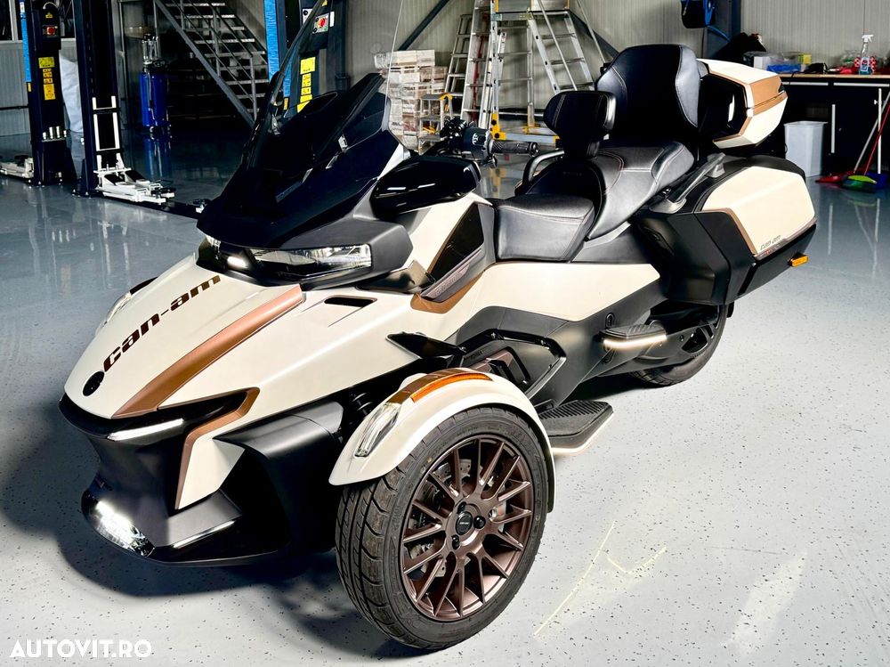 Can-Am Spyder - 2