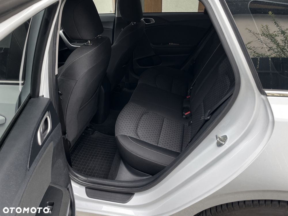 Kia Ceed 1.6 CRDi SCR M - 9