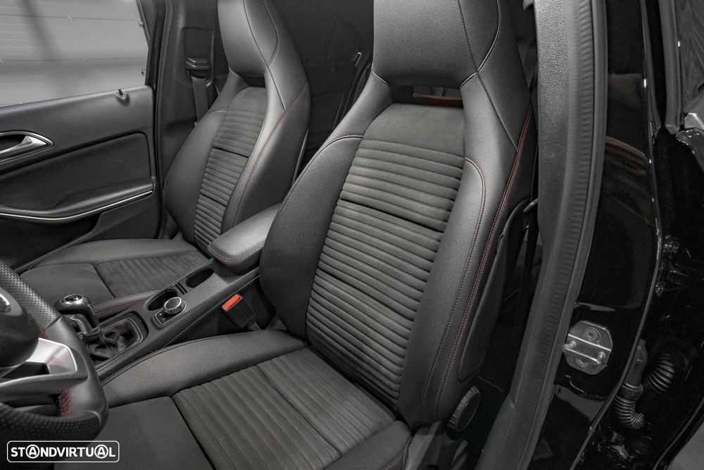 Mercedes-Benz A 180 AMG Line - 25