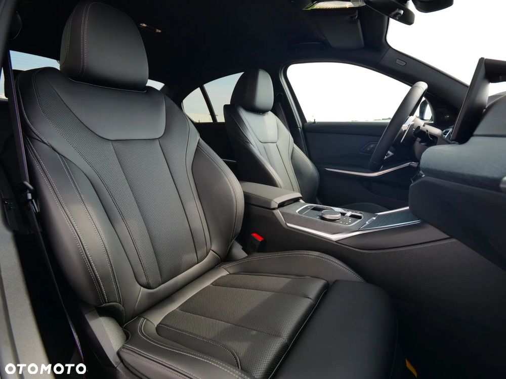 BMW Seria 3 330i xDrive M Sport sport - 38