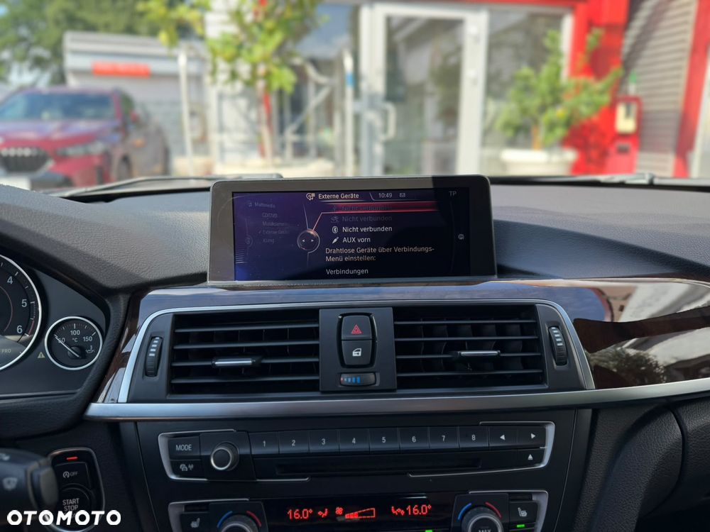 BMW Seria 3 318d Sport Line - 15
