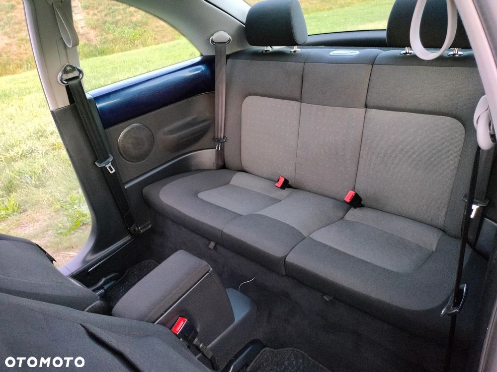 Volkswagen New Beetle - 24