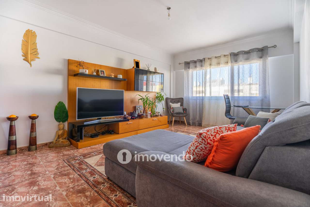 Apartamento T2, com uma cave enorme, na Quinta da Marialva - Grande imagem: 2/42