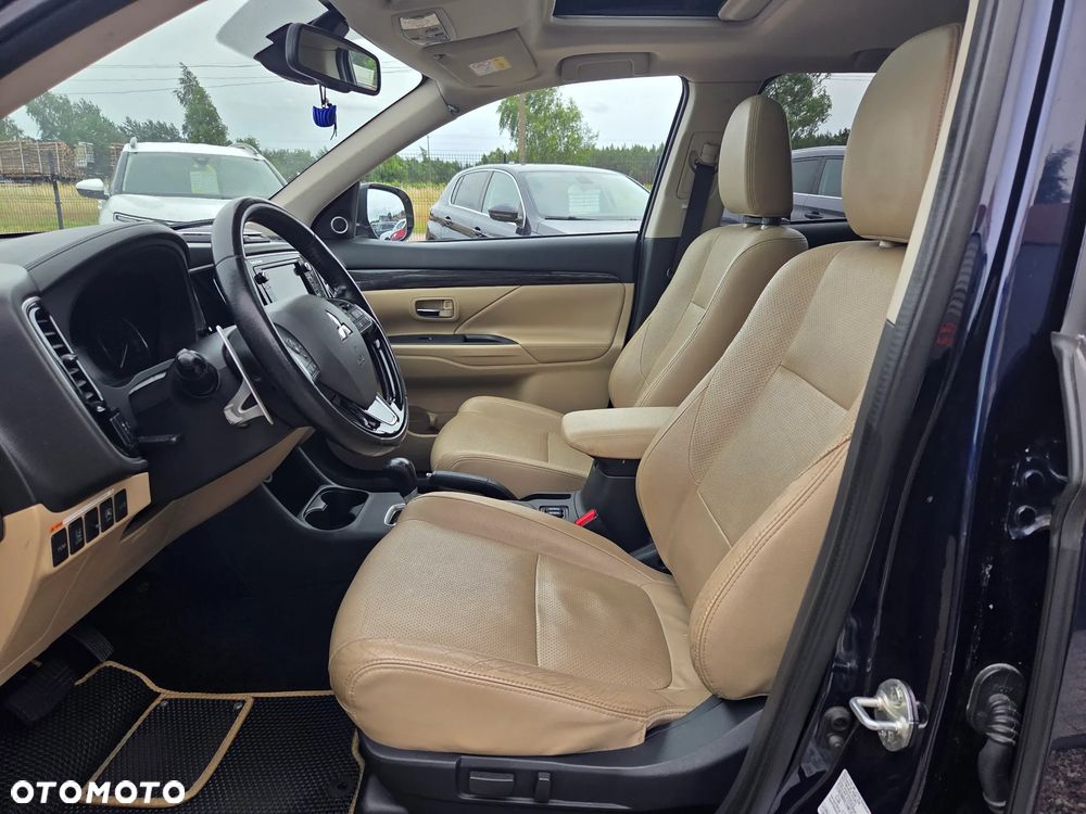 Mitsubishi Outlander 2.0 Instyle Navi 4WD CVT - 35
