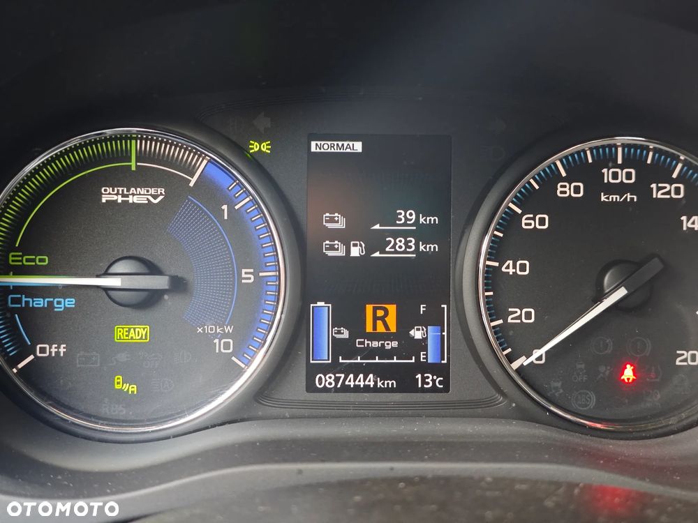 Mitsubishi Outlander Instyle + - 25