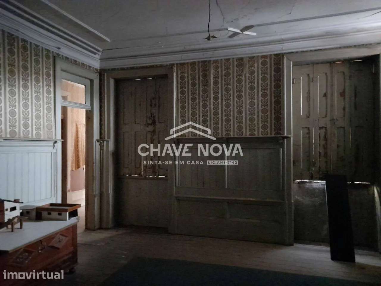 Prédio T4 para recuperar em Valadares - Grande imagem: 4/27