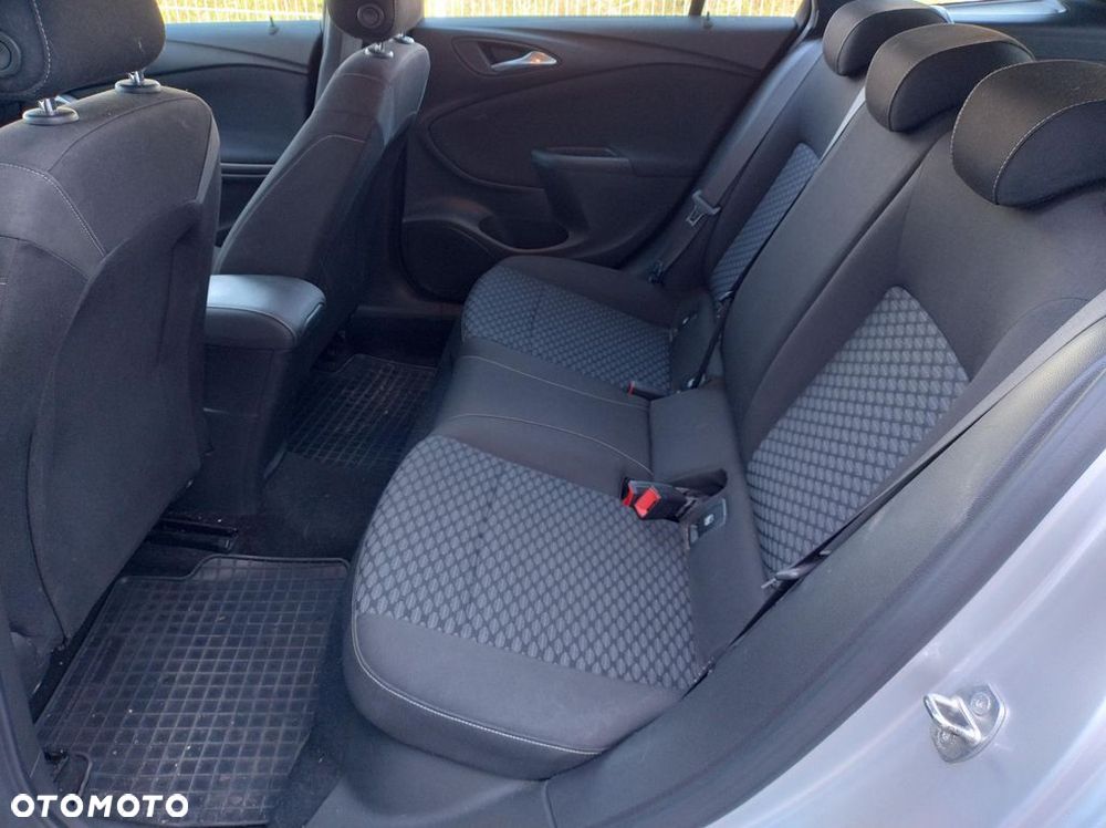 Opel Astra 1.6 CDTI Enjoy - 11