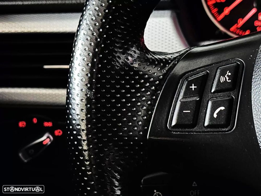 BMW 318 d Auto Pack M - 23