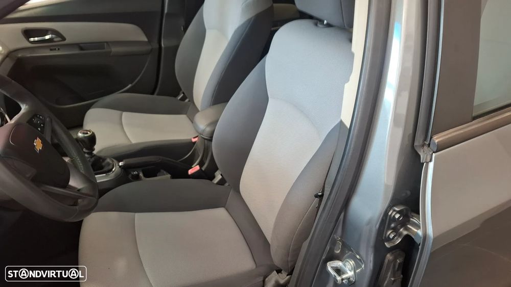 Chevrolet Cruze 1.6 LS - 14