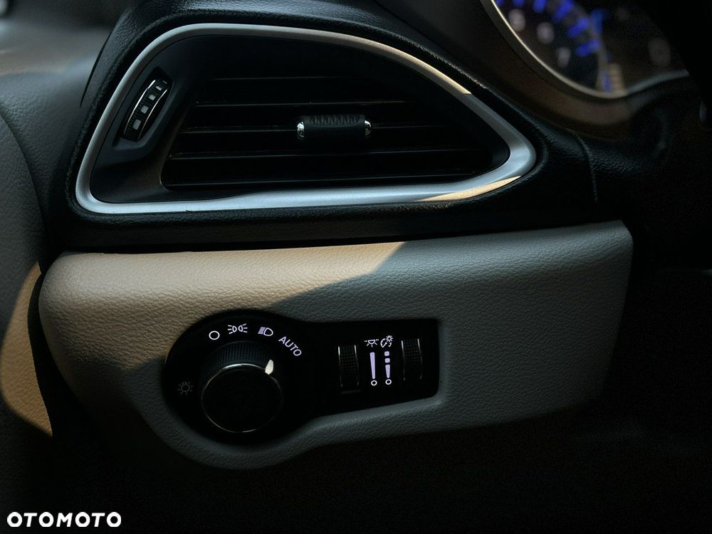 Chrysler Pacifica - 13