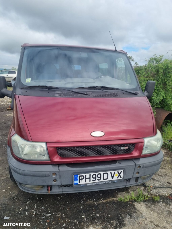 Far Dreapta Ford Transit 2006 Berlina Rosu