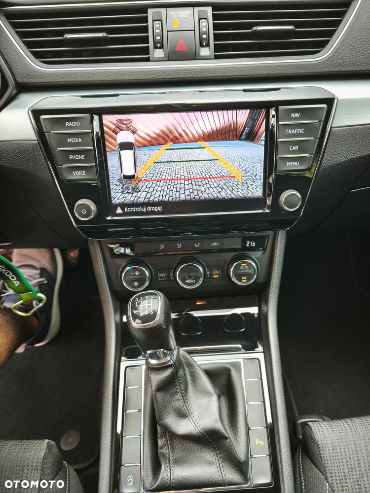 Skoda Superb 1.6 TDI GreenLine - 17