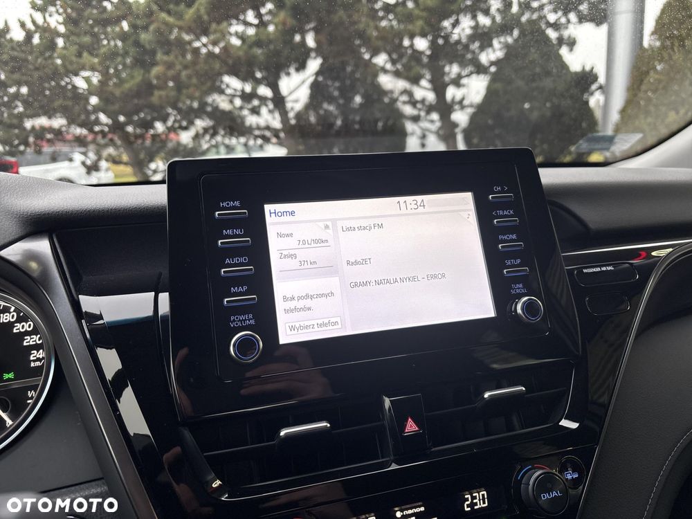 Toyota Camry 2.5 Hybrid Comfort CVT - 24